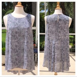 Vince Camuto Navy Blue & White Print High-Low Top w/Back Pleats - Sz. Large EUC